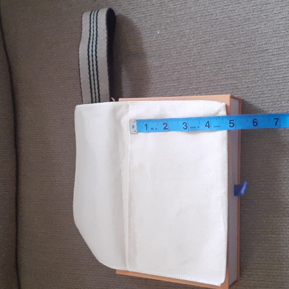 Louis Vuitton crossbody strap with duster and box - Picture 12 of 15